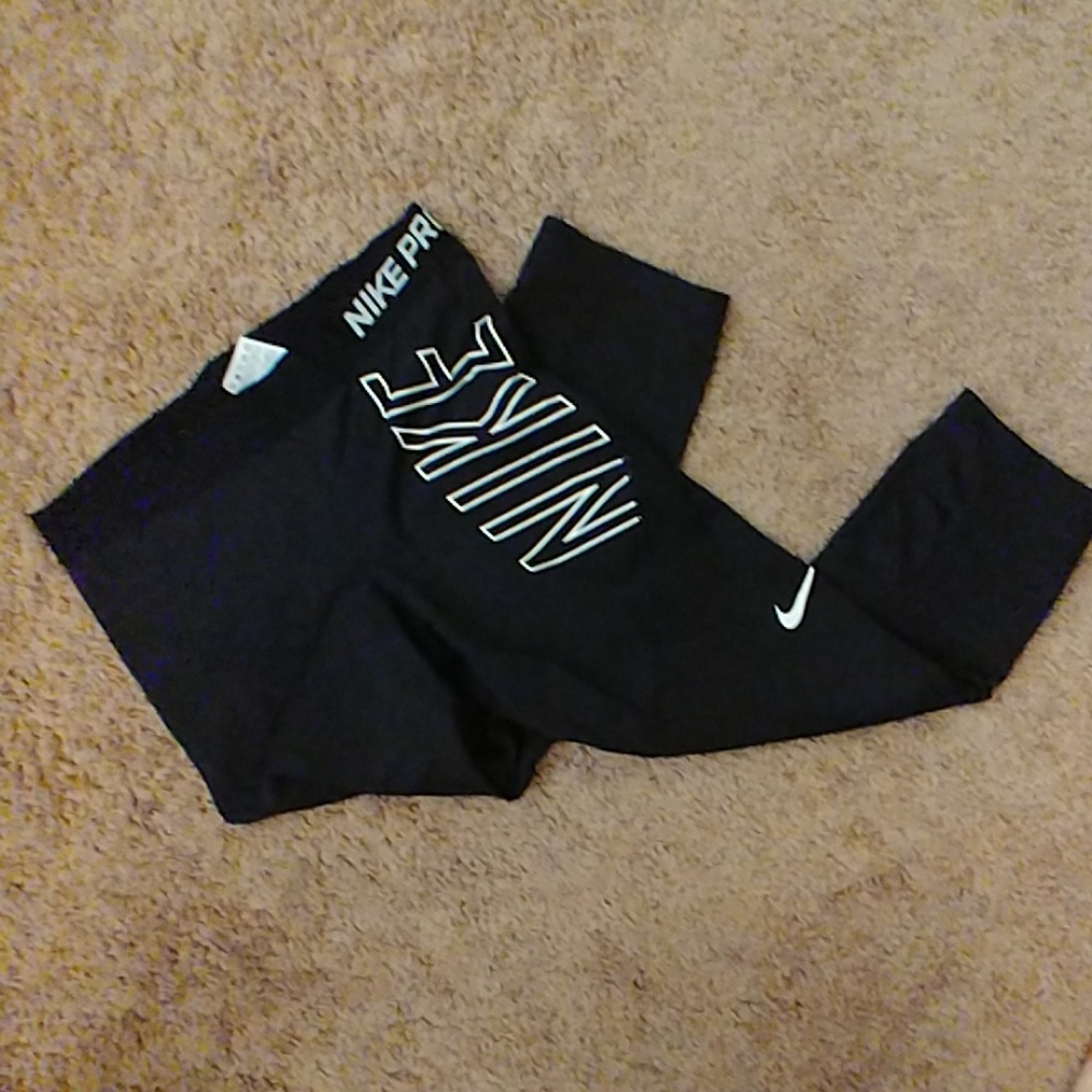 Nike cropped tights